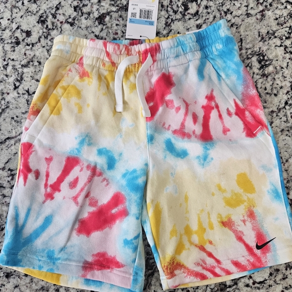 Nike Boys medium shorts new with tags - Picture 1 of 3